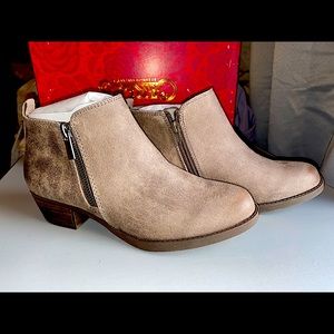 Carlos Santana women’s ankle boots